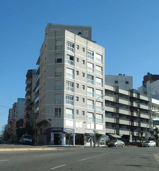 Hermoso Ambiente Con Balcón A Metros Del Mar