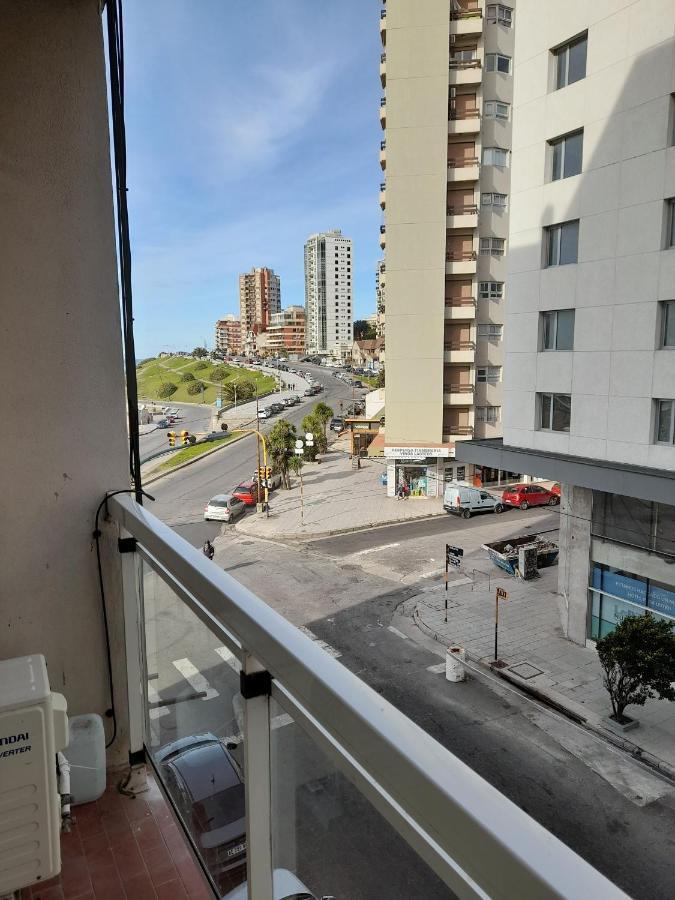 Hermoso Ambiente Con Balcón A Metros Del Mar